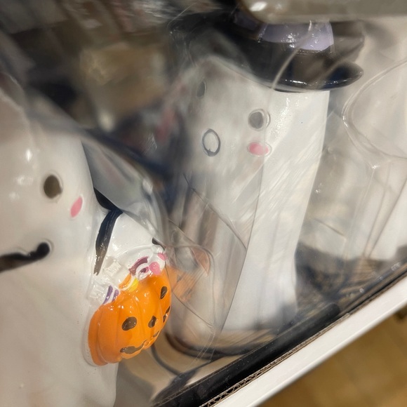 Halloween Ghost Family Pastel Boo Set of 4 Resin Tabletop Decor Dabney Lee NWT - Picture 5 of 6